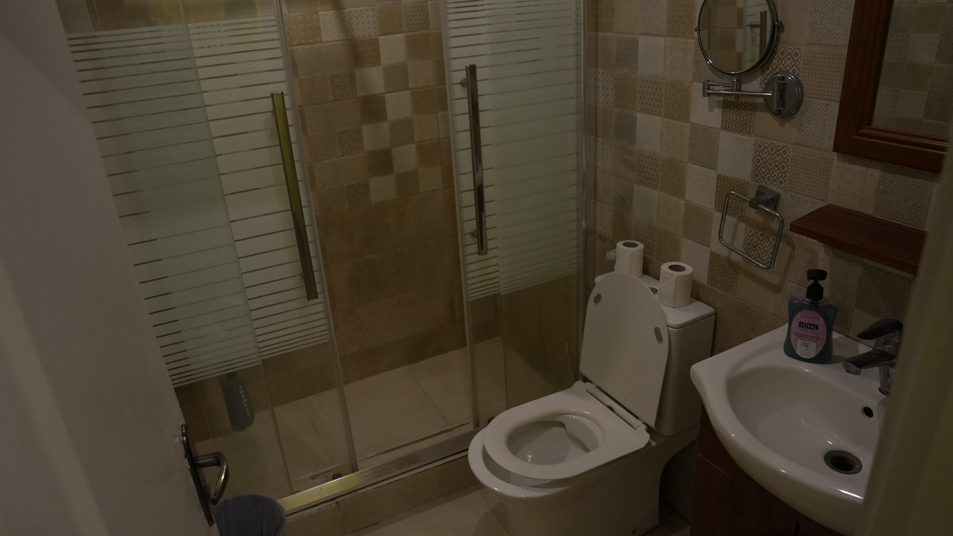 Private room bathroom