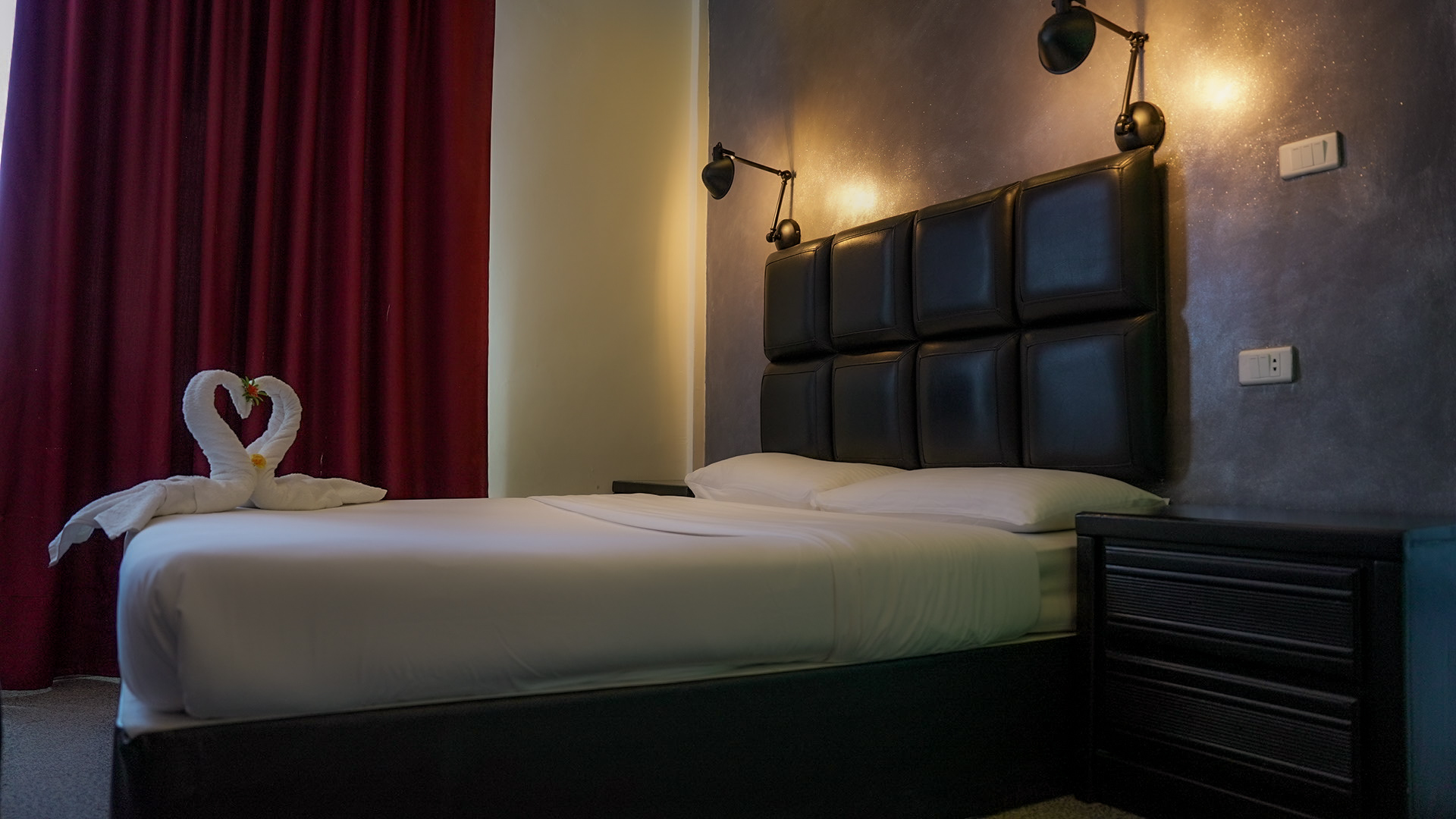 Private double room from the side with red curtain